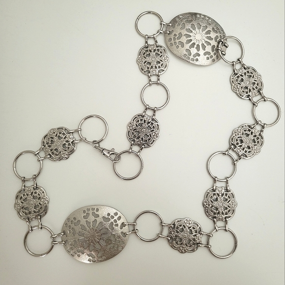 Accessories - Trendy Southwestern Inspired Silver Tone Loop Link Metal Concho Belt